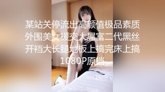 爆乳熟女· 惠子阿姨 ：来来来，喝尿的躺好喽，两位姐姐的大骚逼对着你的嘴撒给你！